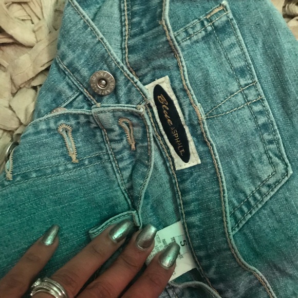 Shorts - Picture 6 of 6